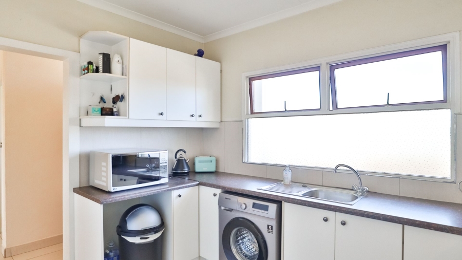 To Let 2 Bedroom Property for Rent in Claremont Western Cape